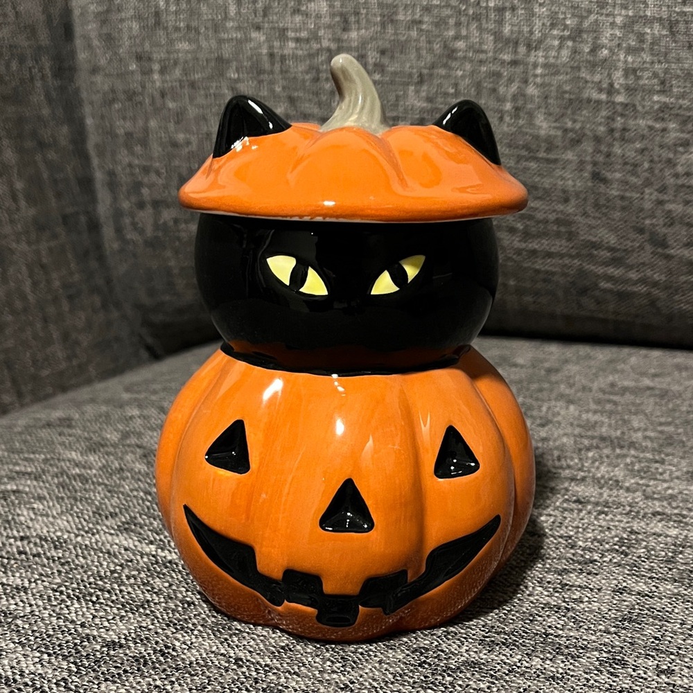 Spooky Black Cat Pumpkin Decor